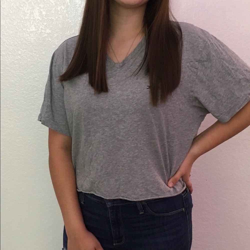 Cropped Tommy Hilfiger gray basic v neck